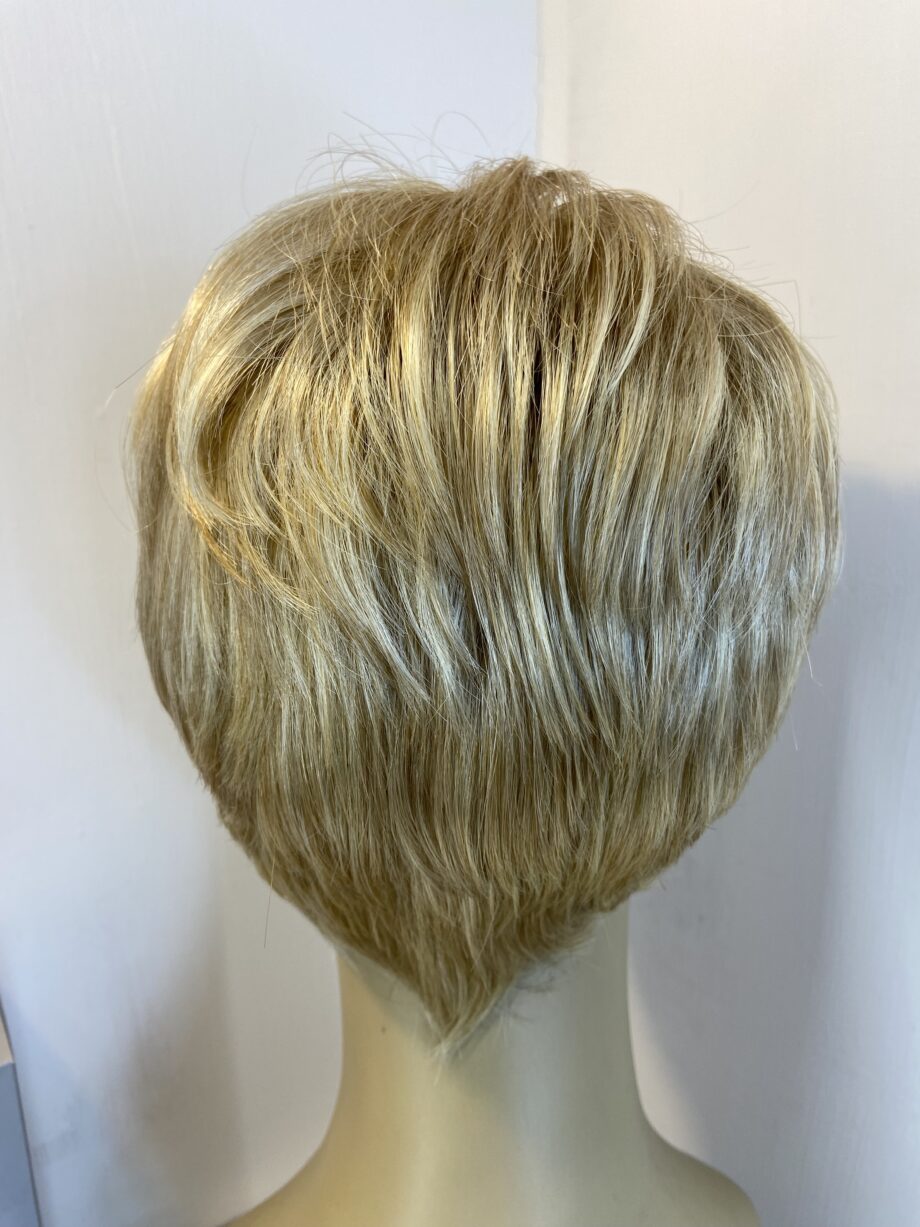 Petite blonde wig. Bbrss517