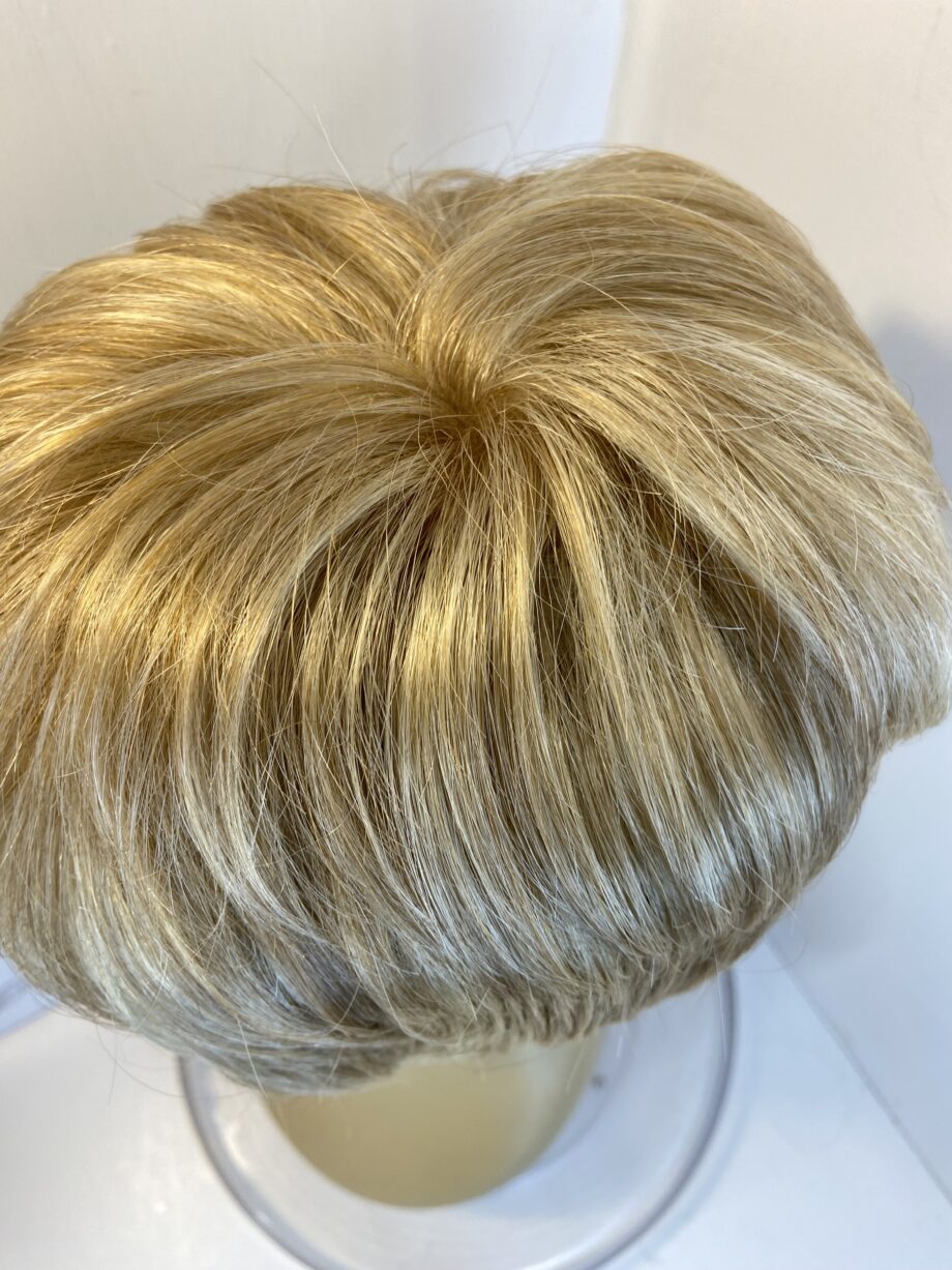 Petite blonde wig. Bbrss517