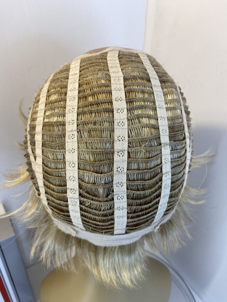 Petite blonde wig. Bbrss517