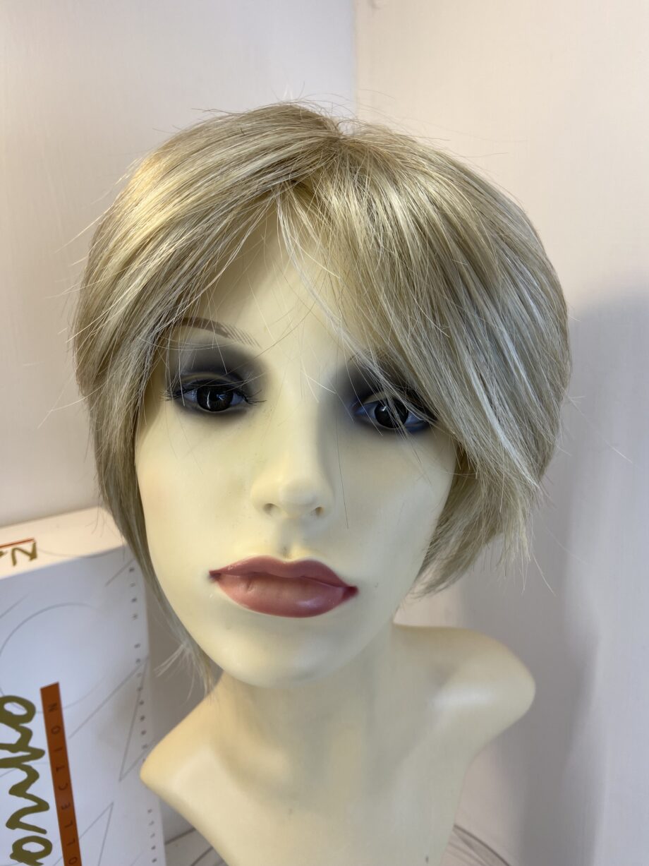 Creamy blonde Noriko wig.  Bblss518