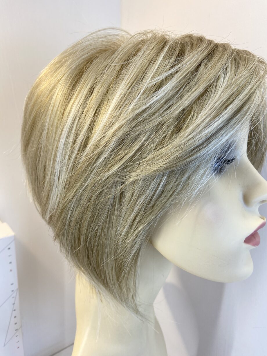 Creamy blonde Noriko wig.  Bblss518