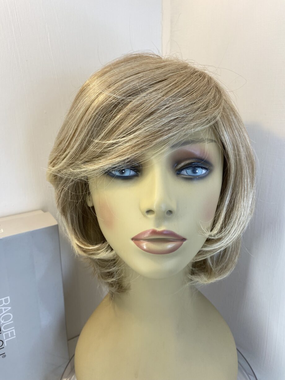 Blonde Raquel Welch wig. Bblmw519