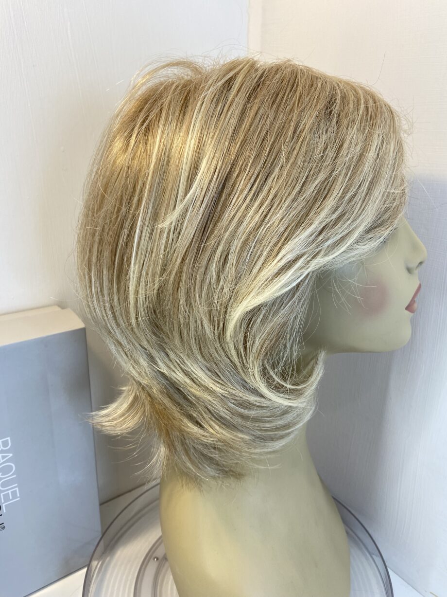 Blonde Raquel Welch wig. Bblmw519