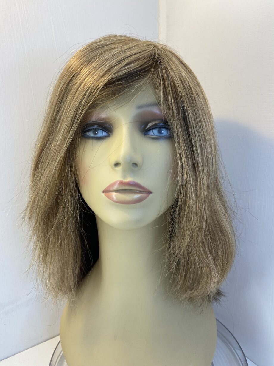 Long brown wig. Brls322