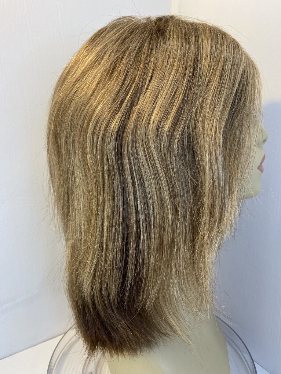Long brown wig. Brls322