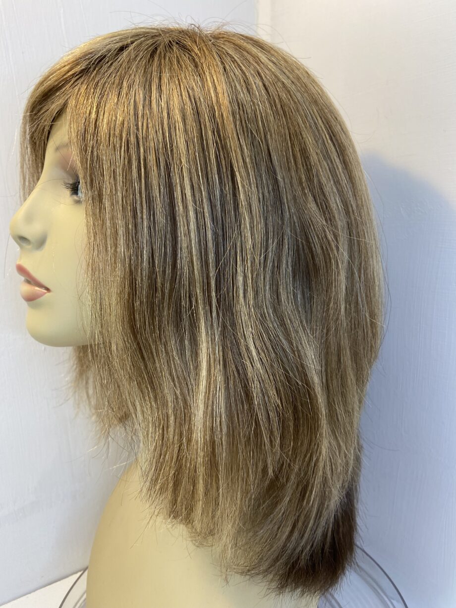 Long brown wig. Brls322