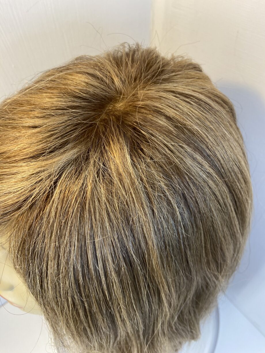 Long brown wig. Brls322