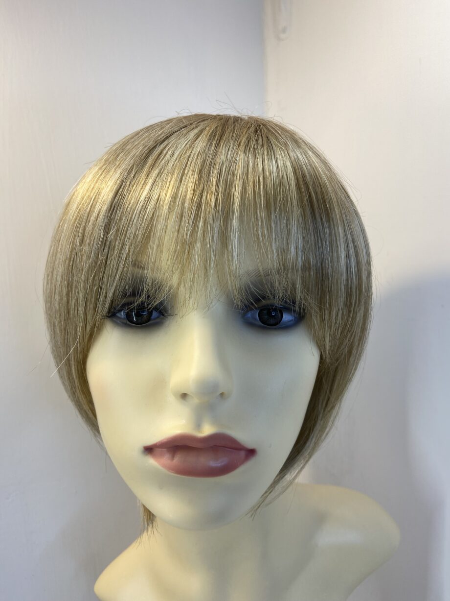 Blonde designer wig. Blss323