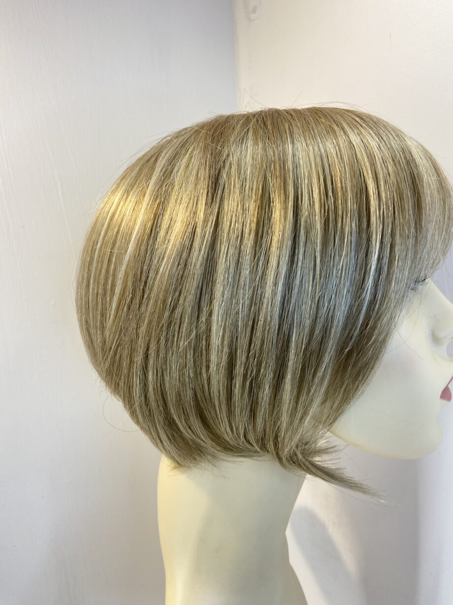 Blonde designer wig. Blss323