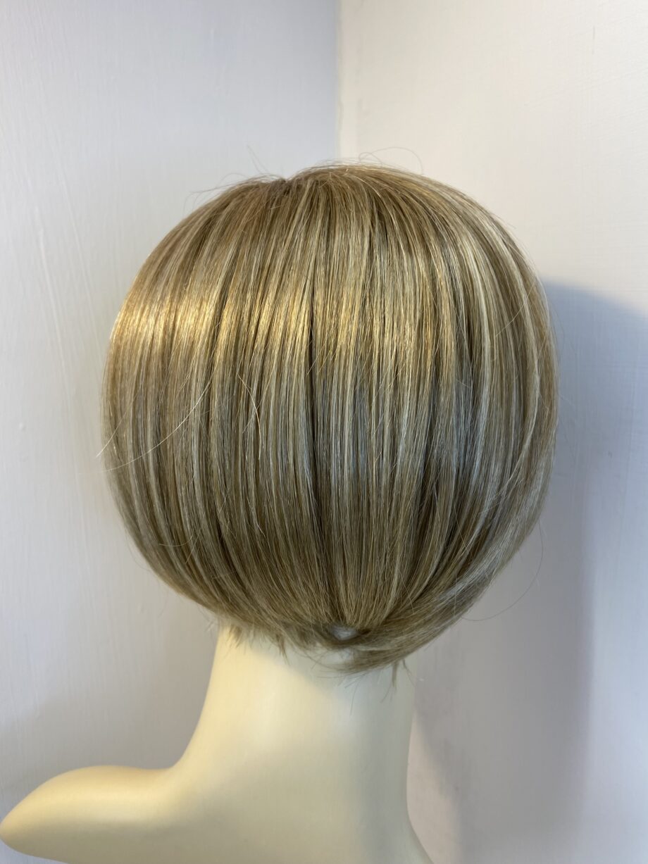 Blonde designer wig. Blss323