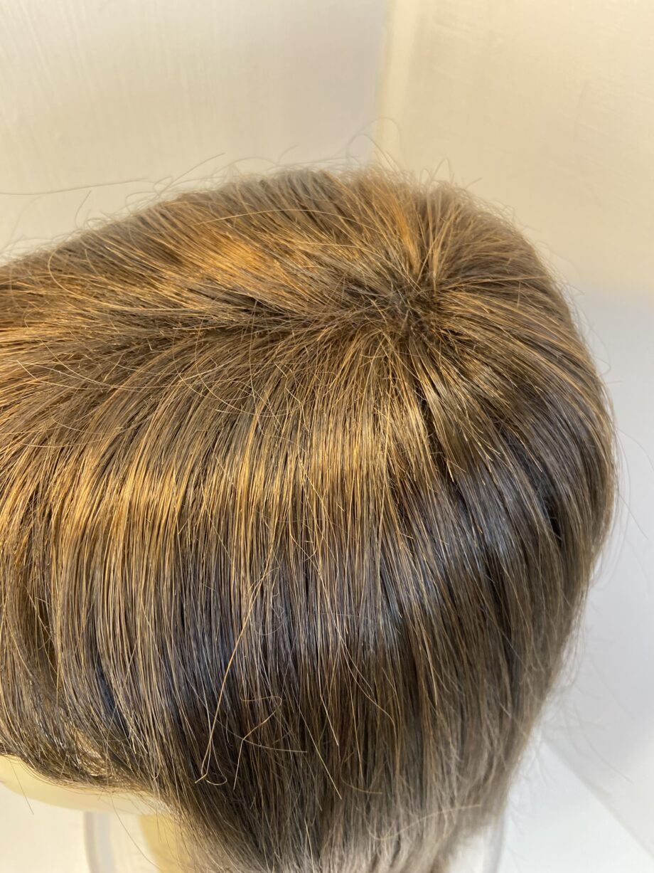 Shiny long brown wig. Brls324