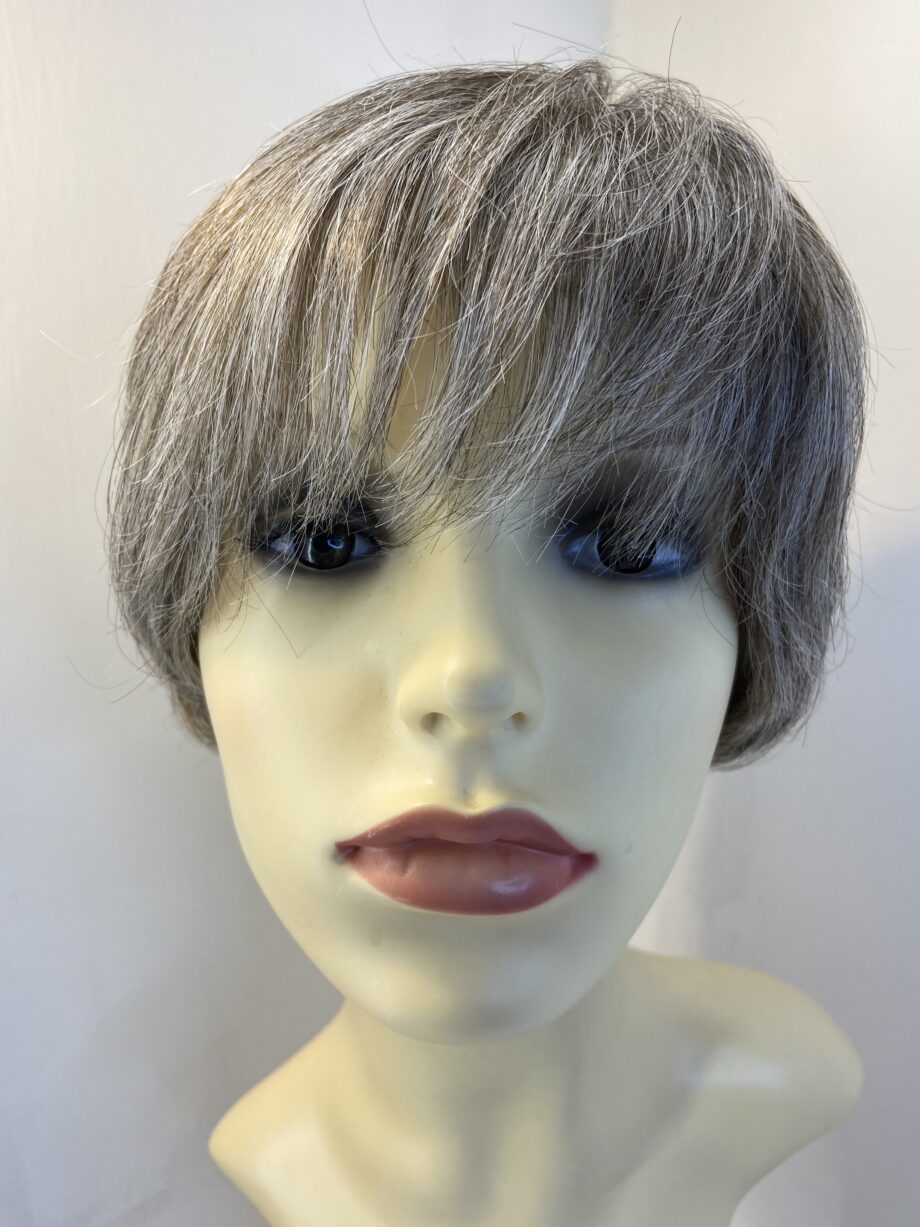 Short grey wig. Gss325