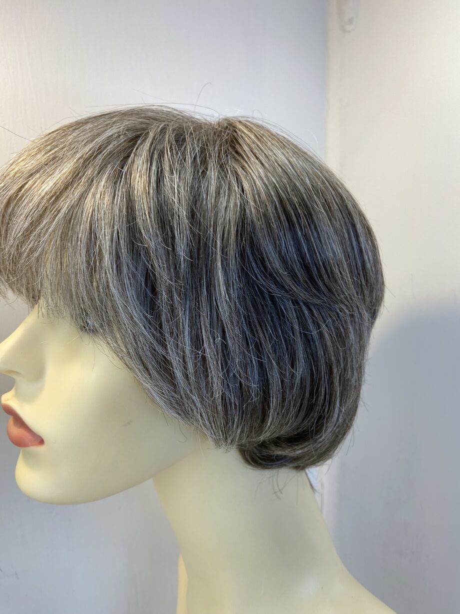 Short grey wig. Gss325