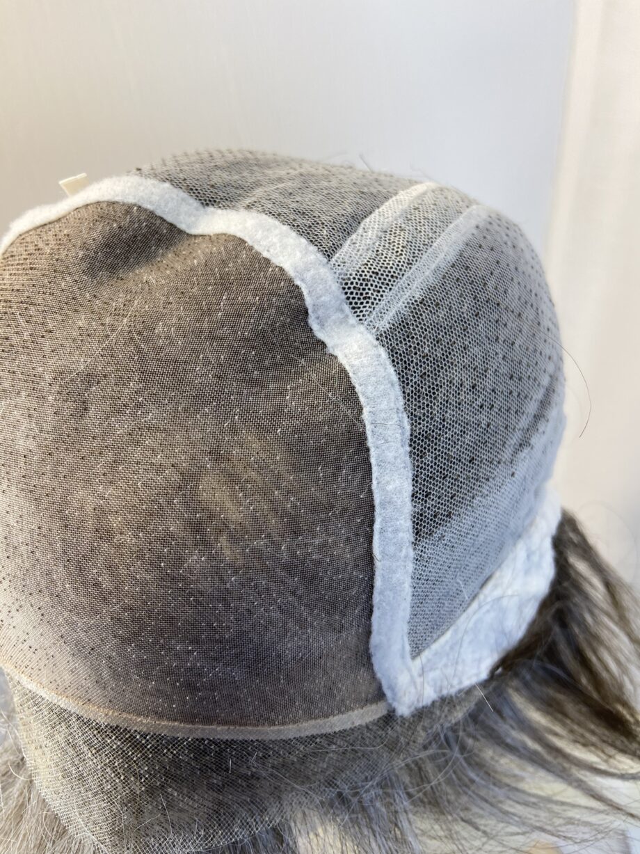 Short grey wig. Gss325