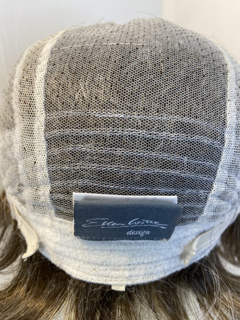 Short grey wig. Gss325