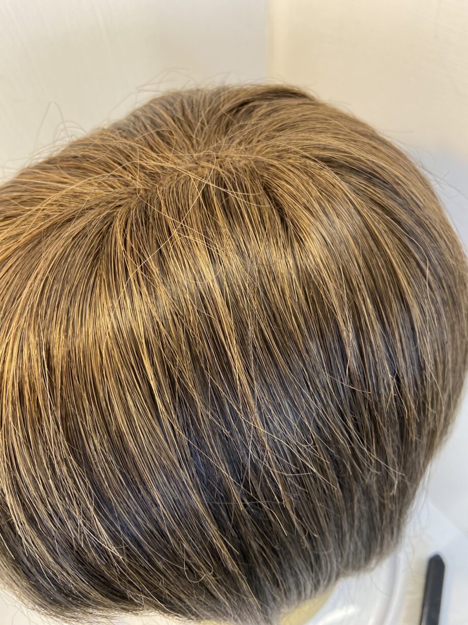 Beautiful brown mid length wig. Brlm327