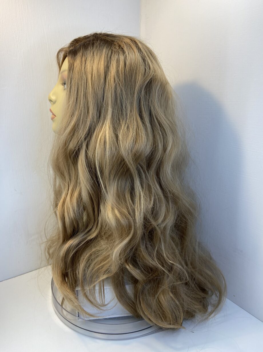 Extra long blonde new wig. Bllw328