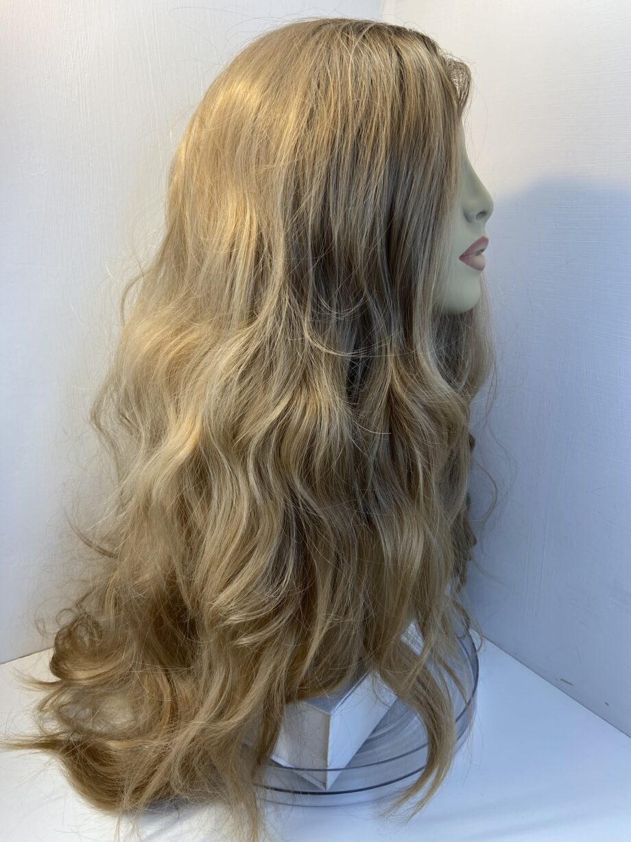 Extra long blonde new wig. Bllw328