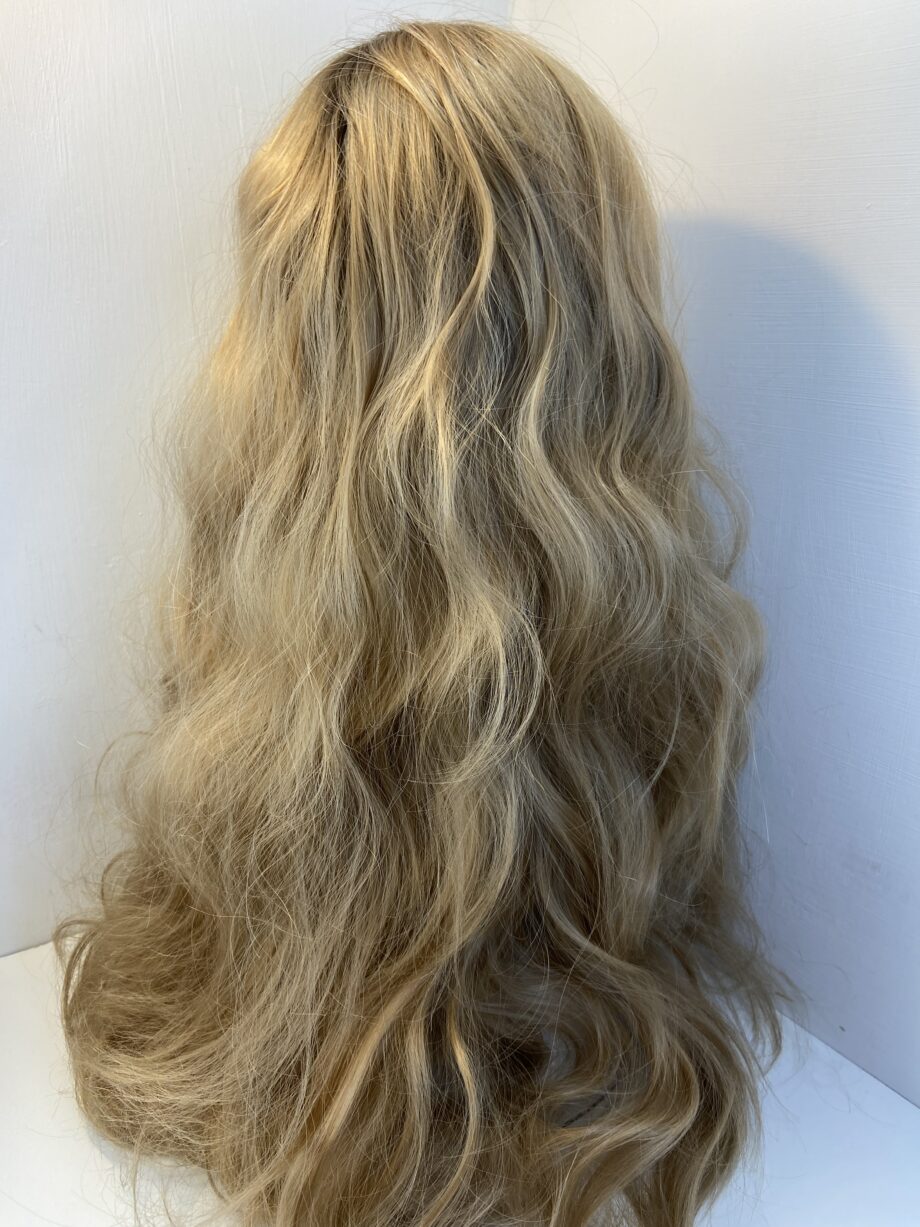 Extra long blonde new wig. Bllw328
