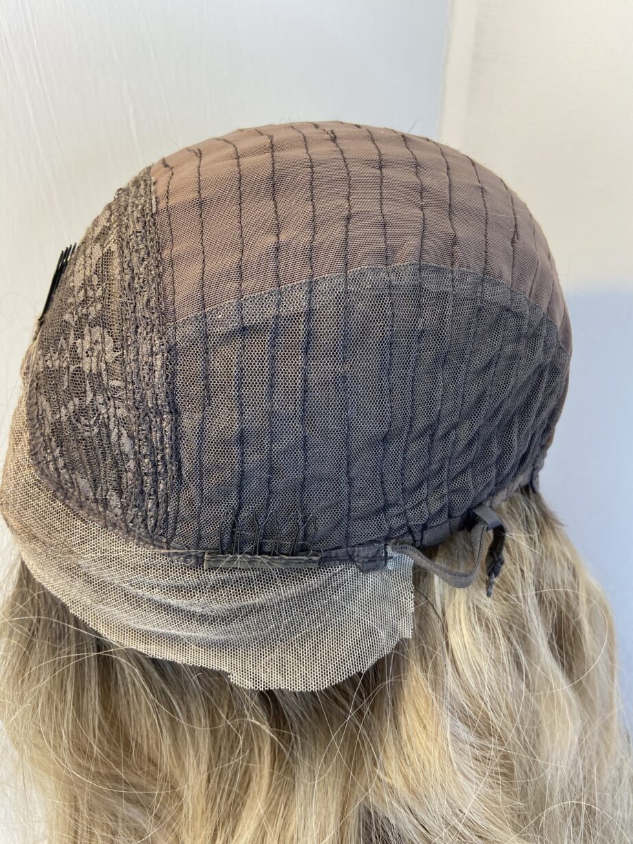 Extra long blonde new wig. Bllw328