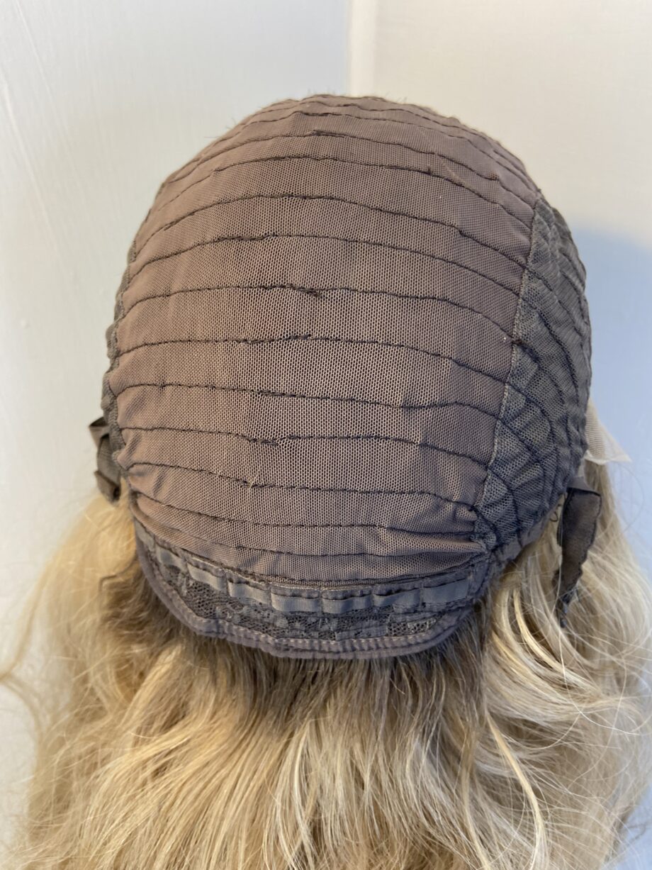 Extra long blonde new wig. Bllw328