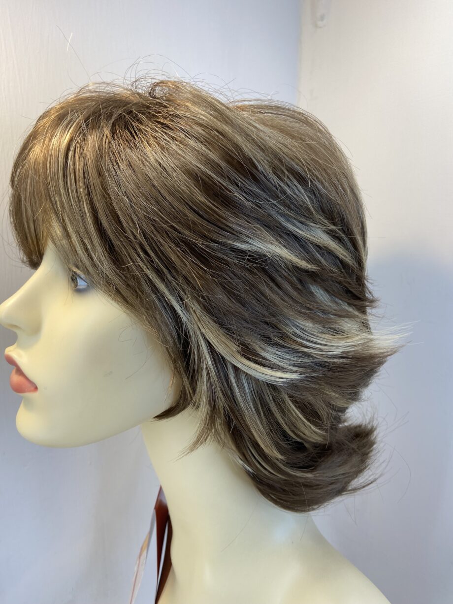 New brown mid length wig. Brmw594