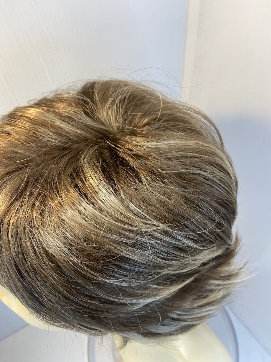 New brown mid length wig. Brmw594