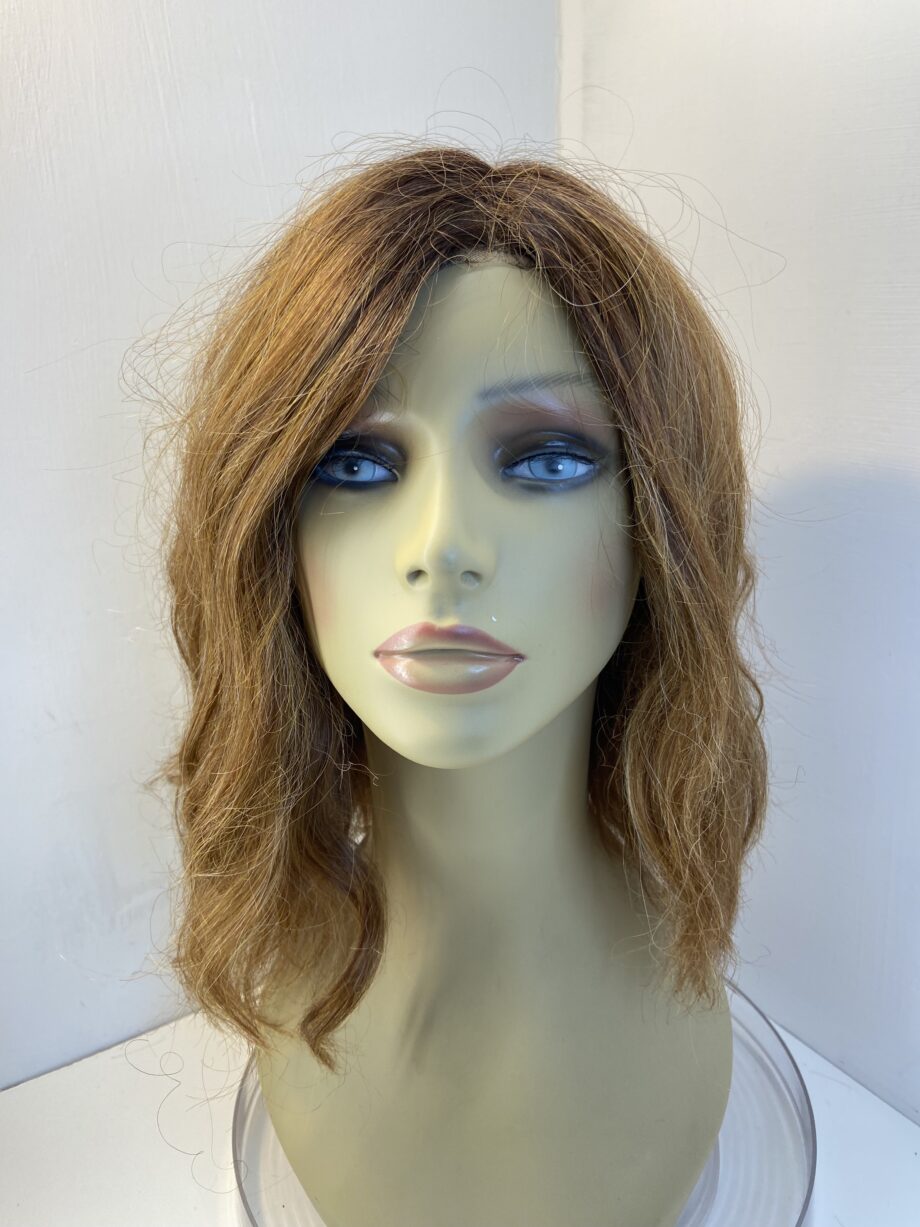 Reddish brown wavy wig. Human hair mix. Bllw599