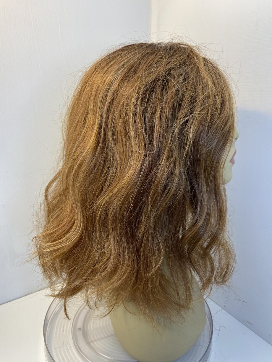 Reddish brown wavy wig. Human hair mix. Bllw599