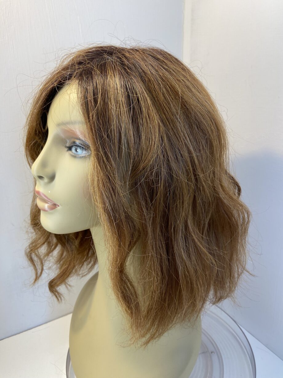 Reddish brown wavy wig. Human hair mix. Bllw599