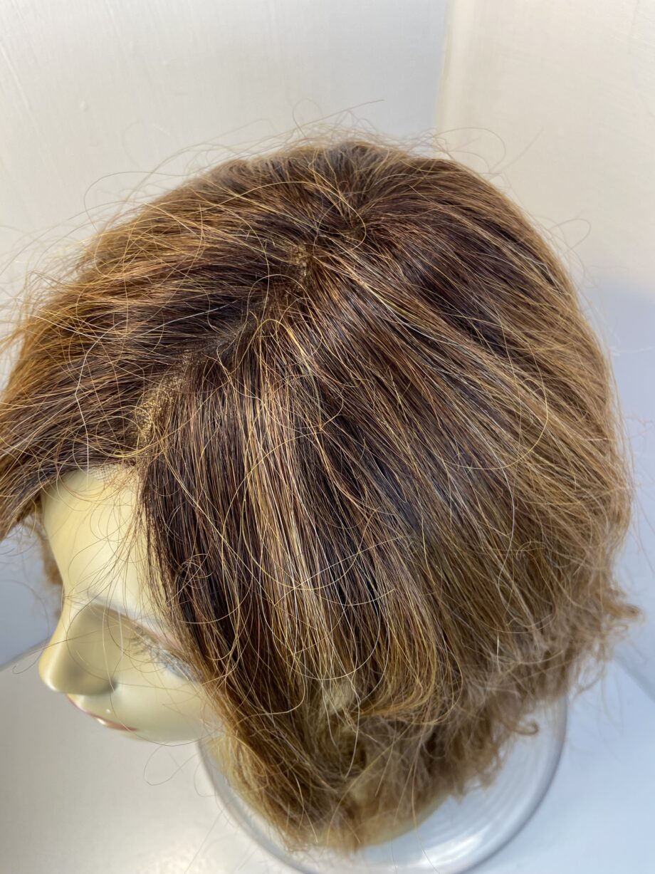 Reddish brown wavy wig. Human hair mix. Bllw599