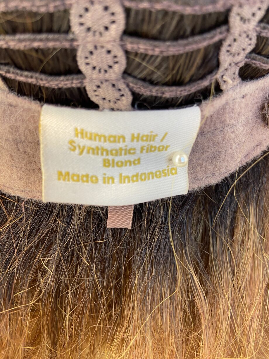 Reddish brown wavy wig. Human hair mix. Bllw599