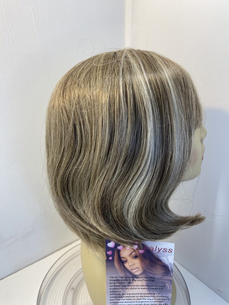 New blonde highlighted wig. Blms503