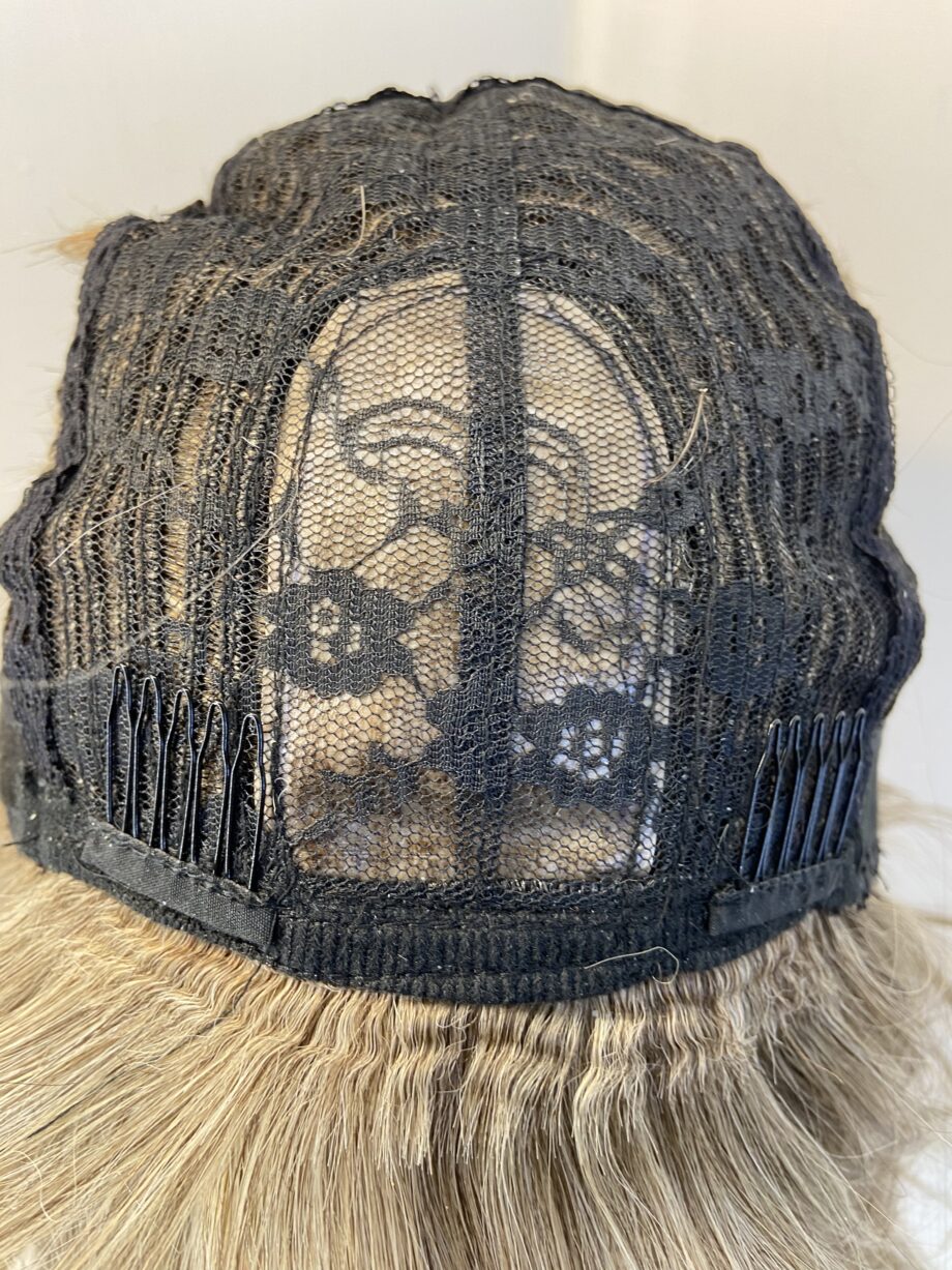 New blonde highlighted wig. Blms503