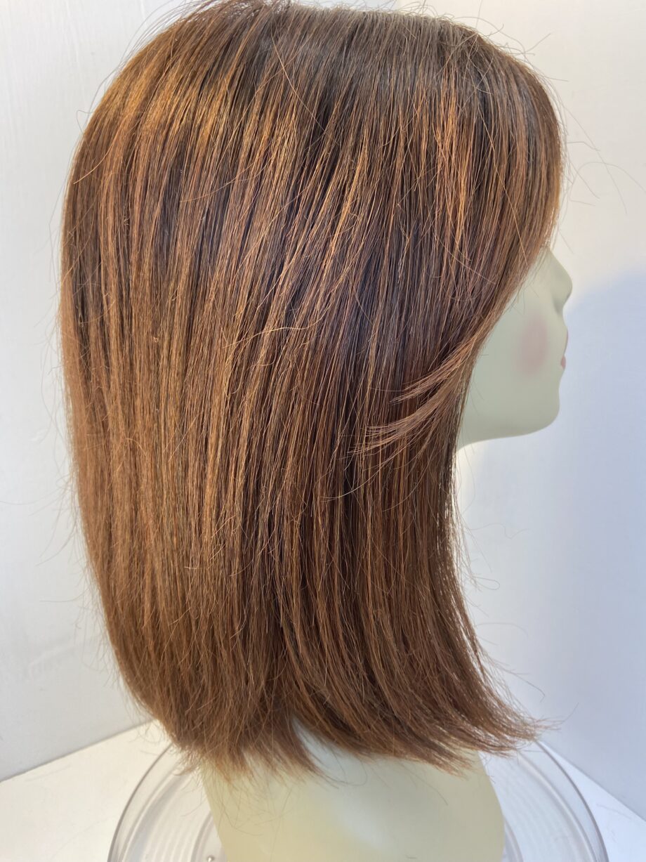 Long brown Amore wig. Brls622