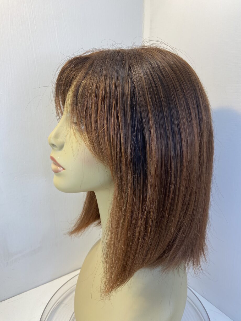 Long brown Amore wig. Brls622