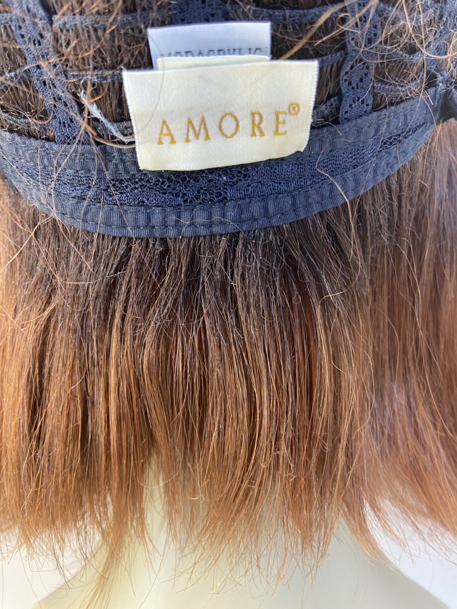 Long brown Amore wig. Brls622