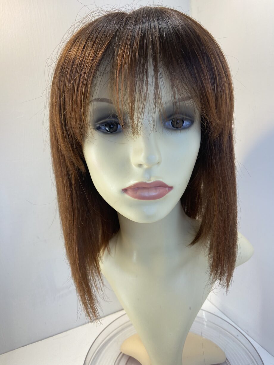 Reddish brown long Amore wig. Brls623