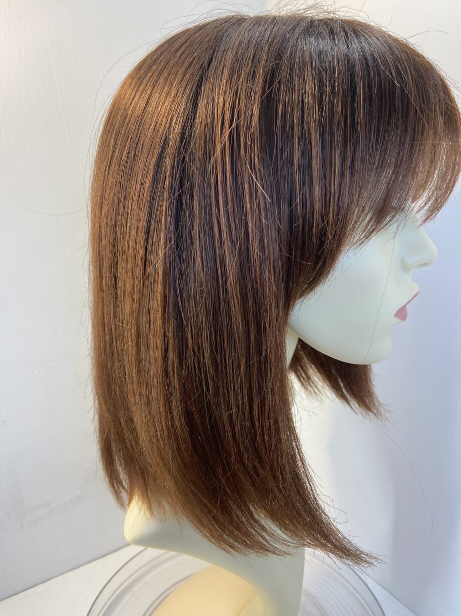 Reddish brown long Amore wig. Brls623