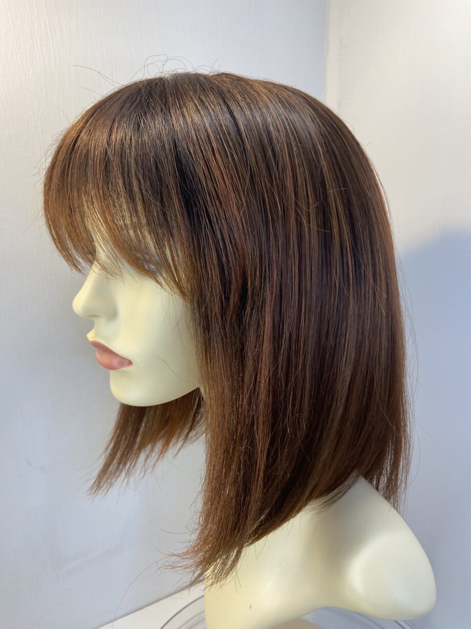 Reddish brown long Amore wig. Brls623