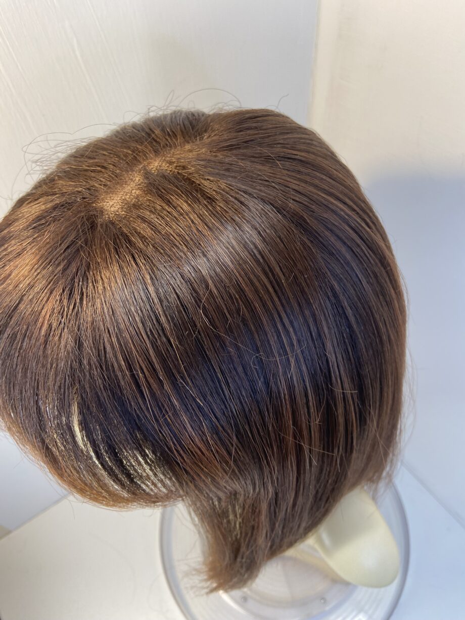 Reddish brown long Amore wig. Brls623