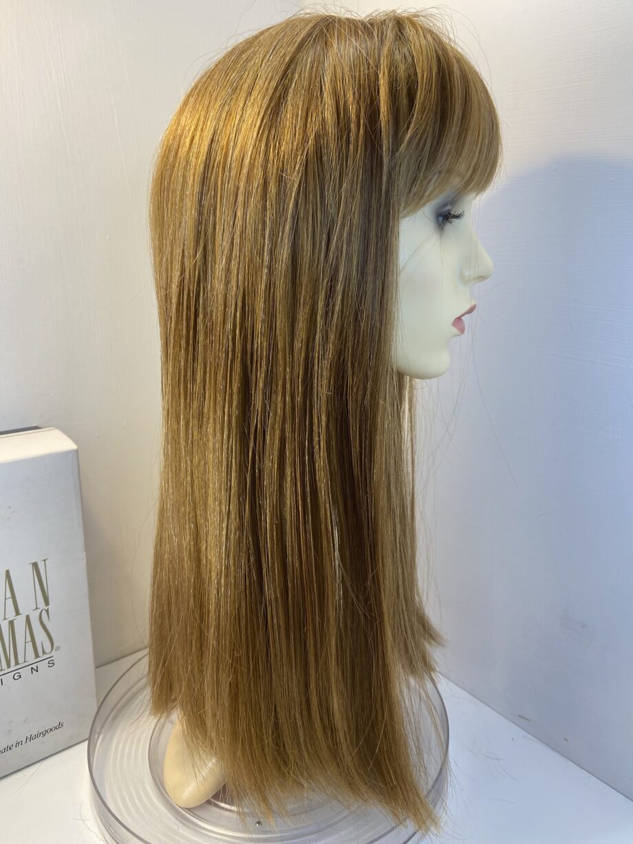 Stunning long Alan Thomas wig. Bblls602