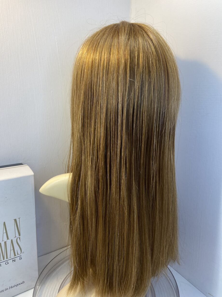 Stunning long Alan Thomas wig. Bblls602