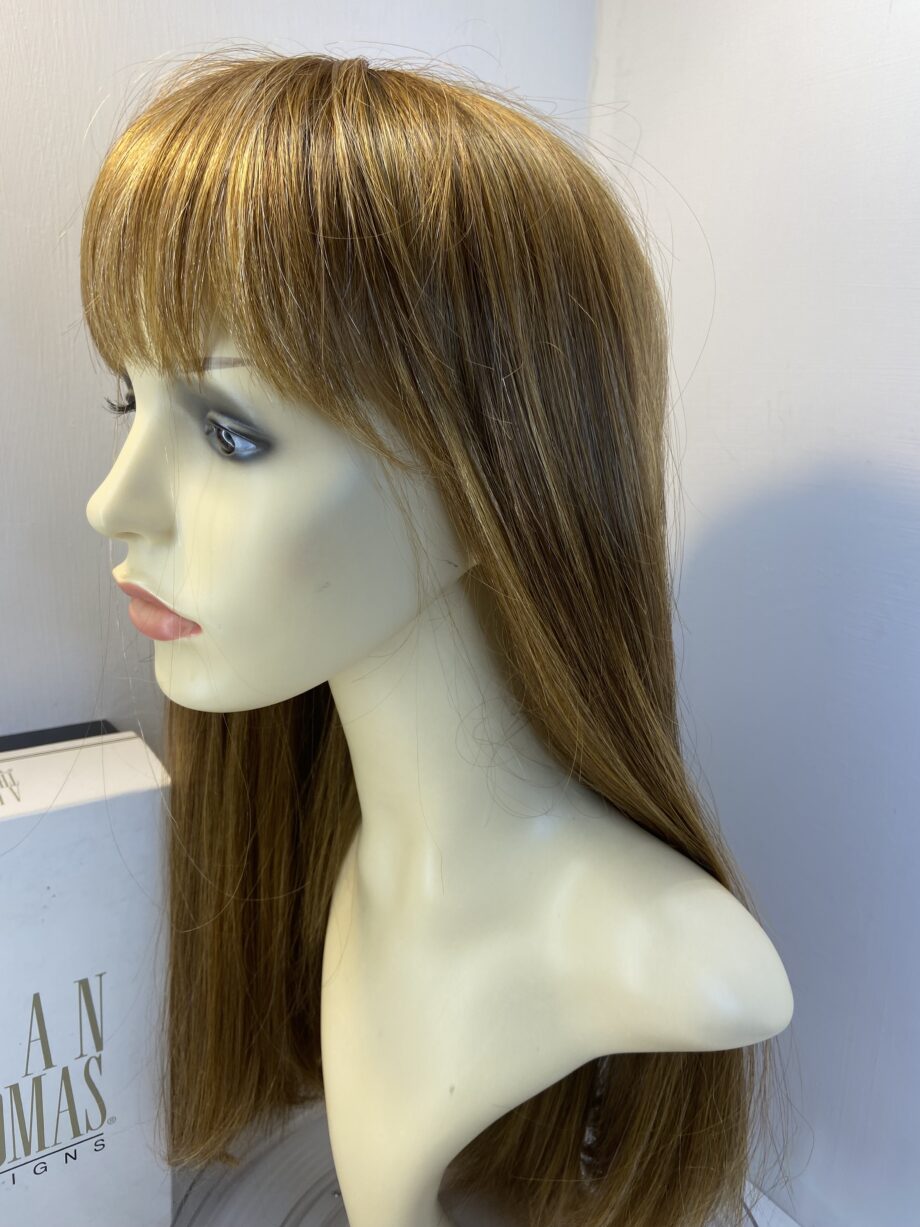 Stunning long Alan Thomas wig. Bblls602