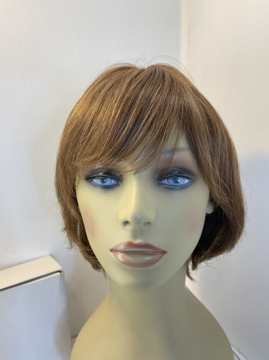 Reddish brown wig. Natural image. Bbrms603