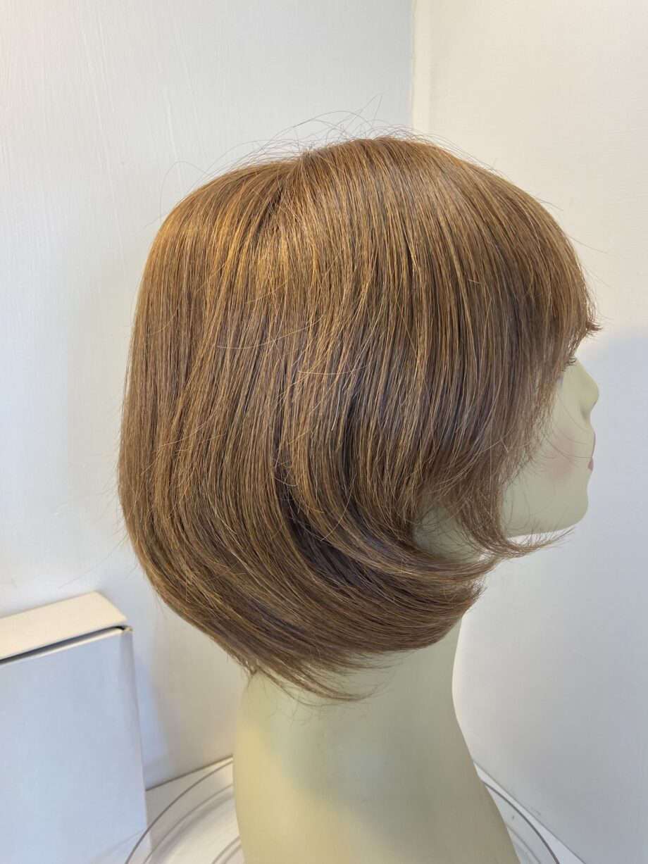 Reddish brown wig. Natural image. Bbrms603