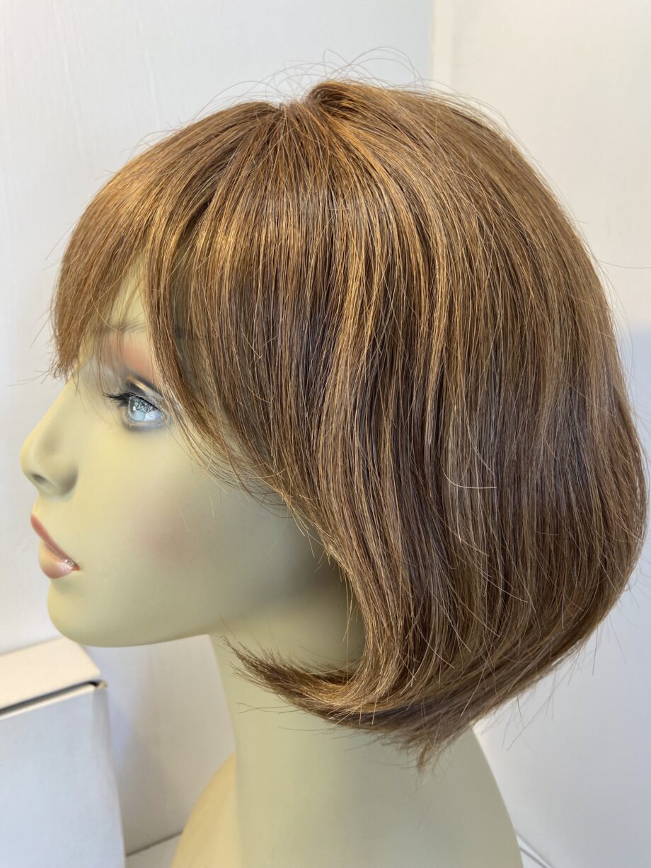 Reddish brown wig. Natural image. Bbrms603