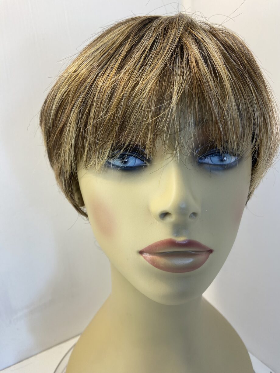 Very stylish short brown wig. Brss754