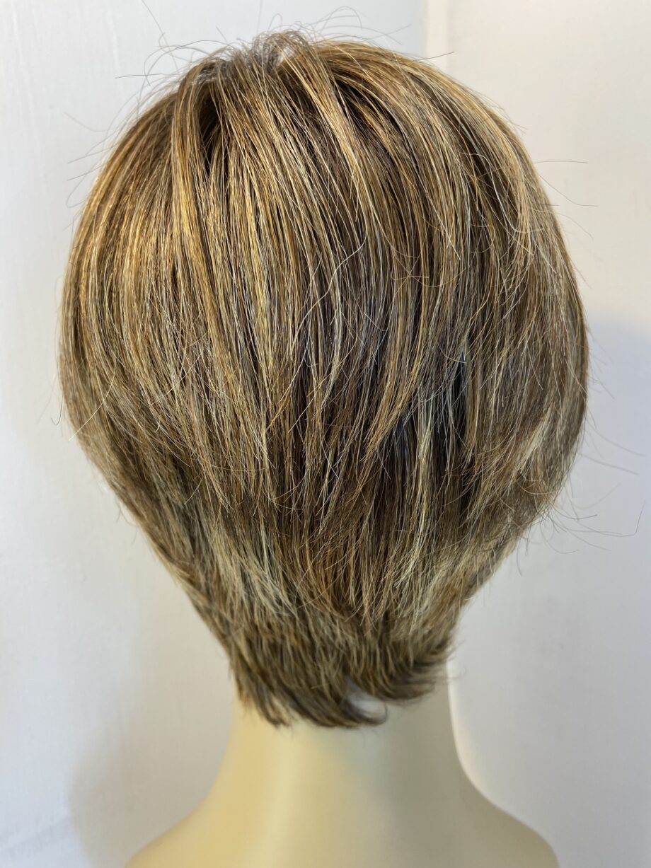Very stylish short brown wig. Brss754