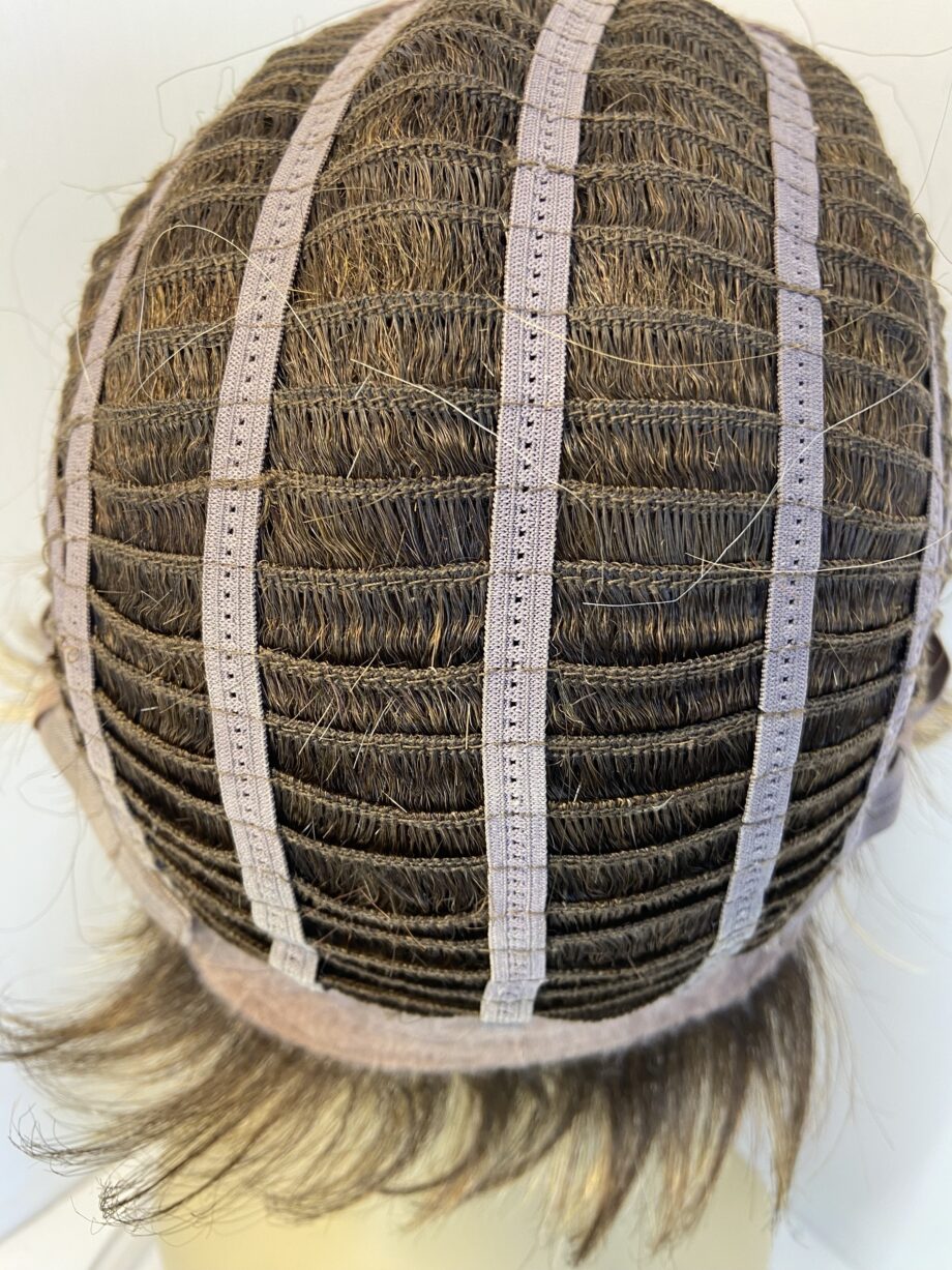 Very stylish short brown wig. Brss754